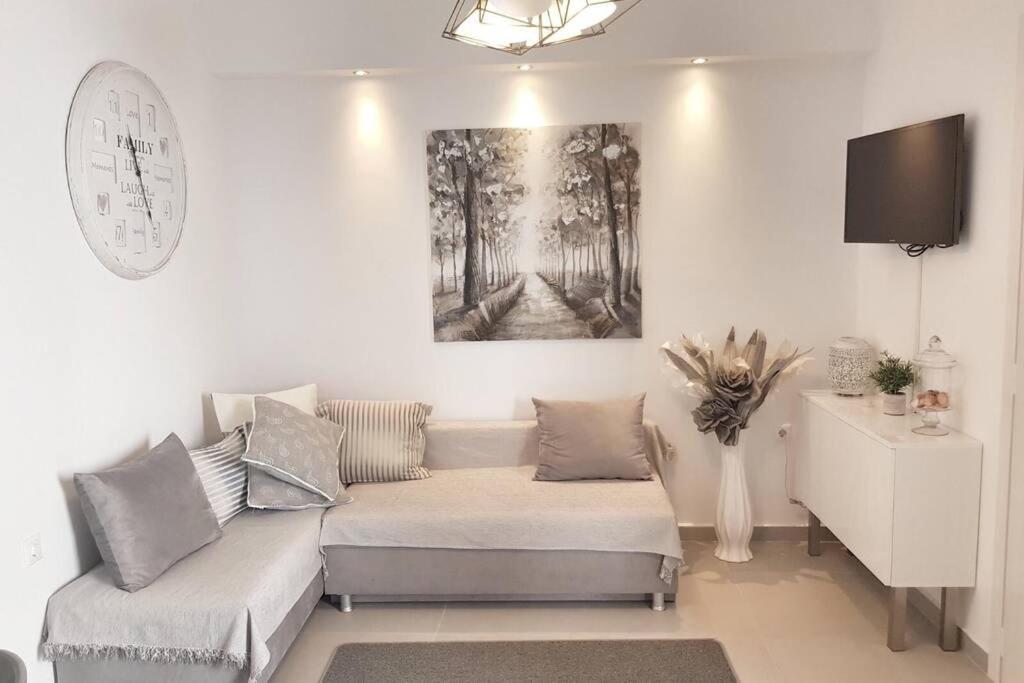 Polychrono New 2 Bedroom Apt. Just By The Sea! Экстерьер фото